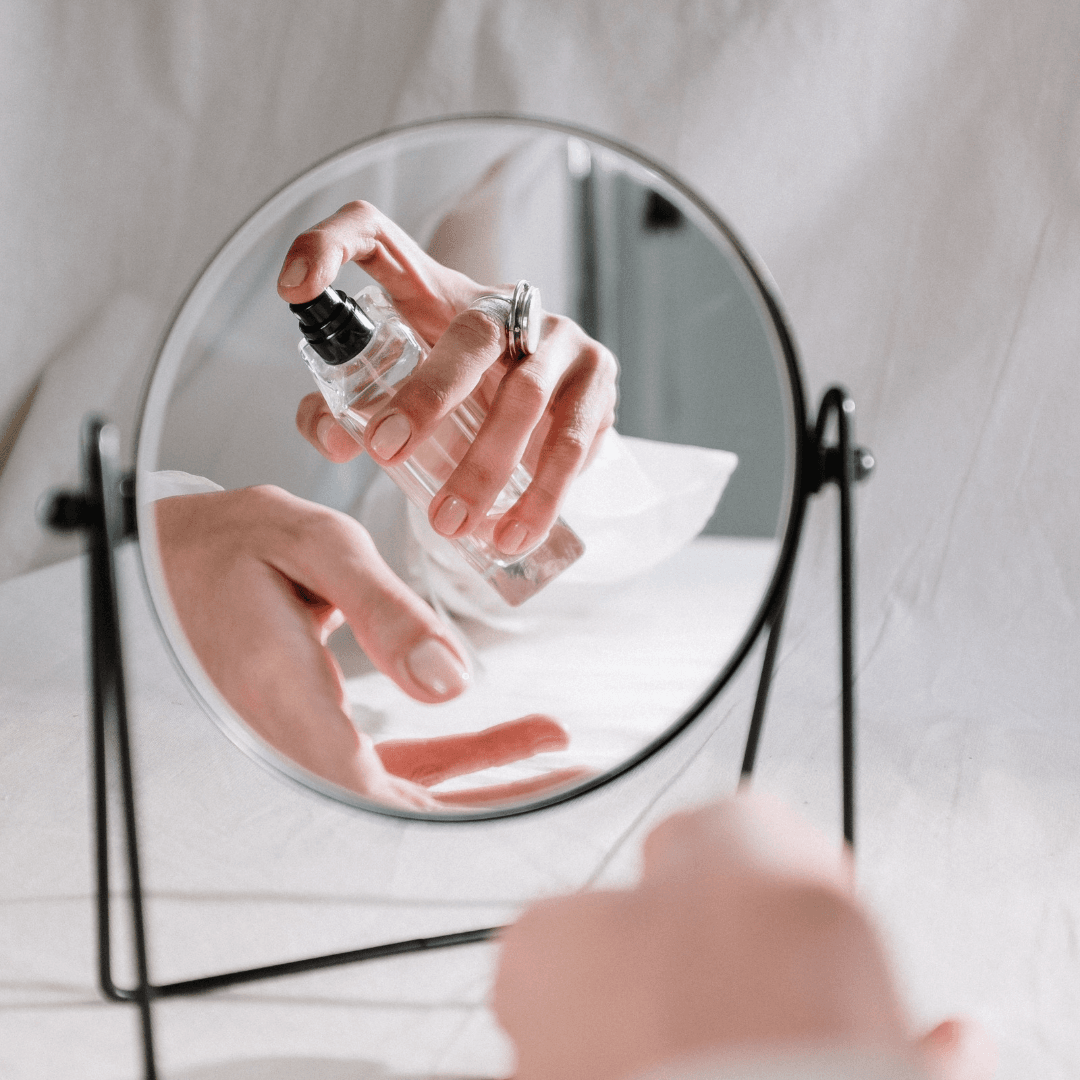 Skin or Clothes? The Great Debate on Applying Perfume
– All Good Scents Skin or Clothes? The Great Debate on Applying Perfume
– All Good Scents